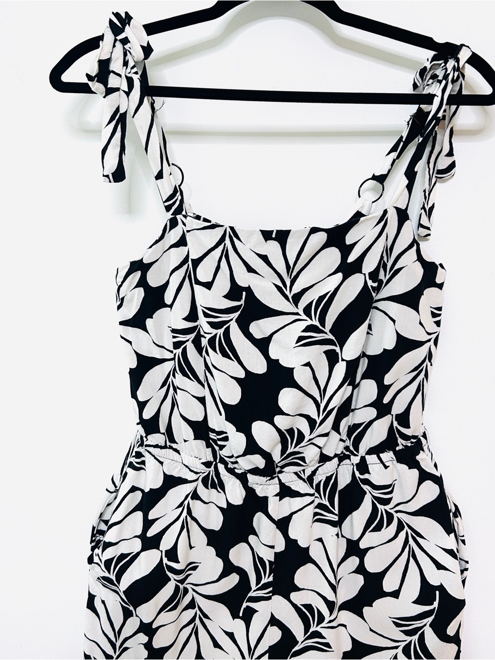 Xology Black & White Tropical Print Jumpsuit | Size Medium - Picture 3 of 6